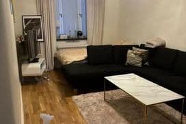 Nyrenoverad etta nära T-bana i Åkeshov