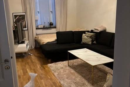 Nyrenoverad 1:a nära t-bana i Åkeshov