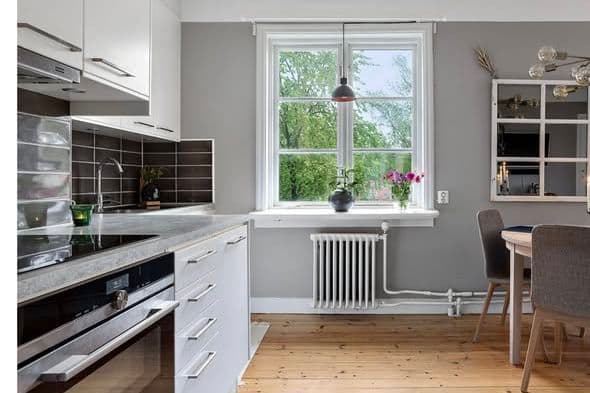 Ljus 2:a i Bromma Kyrka nära naturen